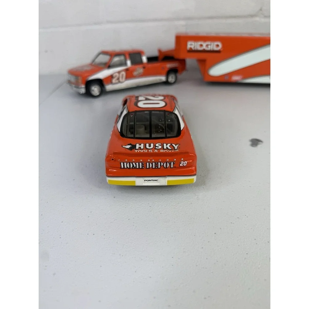 Action Brookfield Collectors Guild 1:24 Tony Stewart Crew Cab, Enclosed Trailer